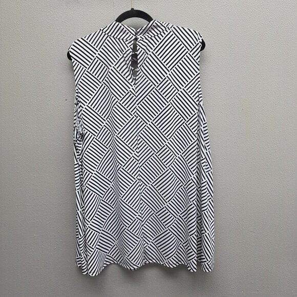 Cato Shirt Womens 26/28W Black White Sleeveless Mock Neck Lattice Keyhole Print - Picture 4 of 10